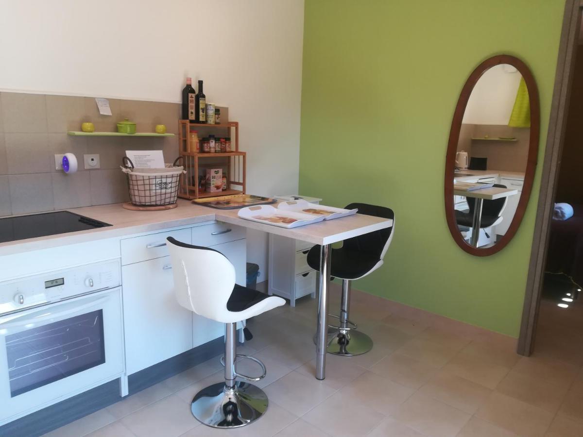 Appartement Avec Jacuzzi Hammam Sauna Privatise Au Rez De Chaussee Ds Maison A Voglans A 2 Kilometres Du Lac Du Bourget En Savoie Entre Chambery Et Aix Les Bains Cure Thermale Ruang foto