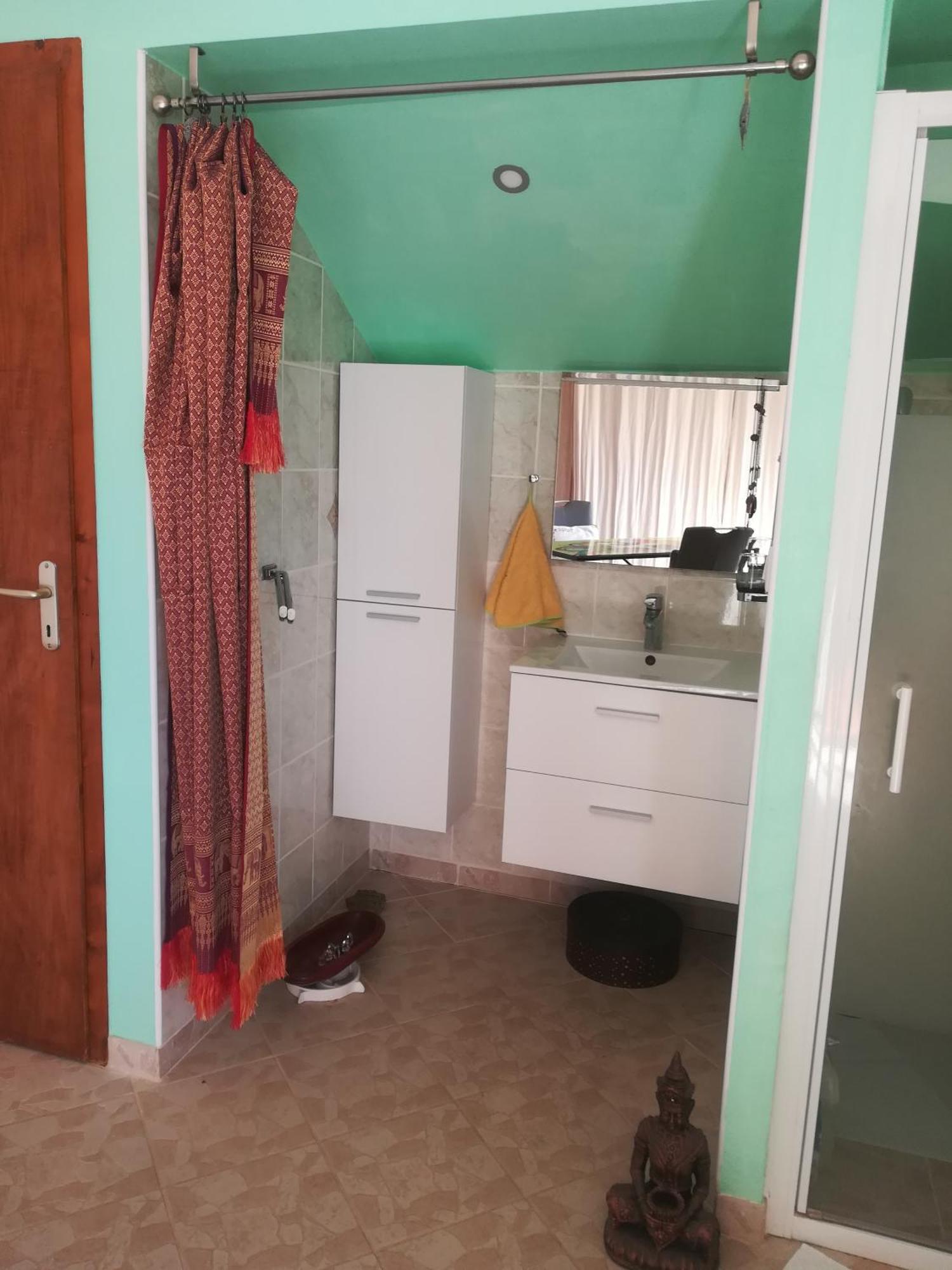 Appartement Avec Jacuzzi Hammam Sauna Privatise Au Rez De Chaussee Ds Maison A Voglans A 2 Kilometres Du Lac Du Bourget En Savoie Entre Chambery Et Aix Les Bains Cure Thermale Ruang foto